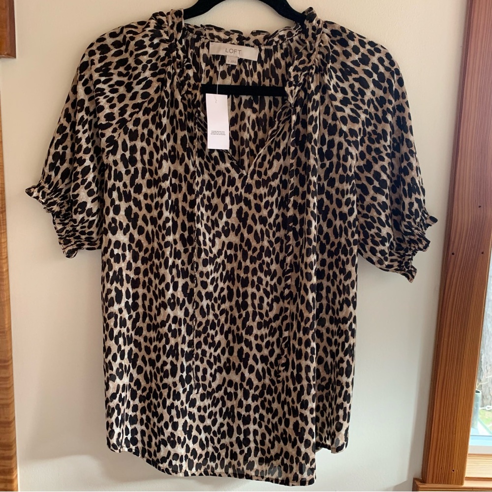 ⭐️ 3 items for $20 ⭐️ NWT LOFT Leopard Print Blouse - Short sleeves Small